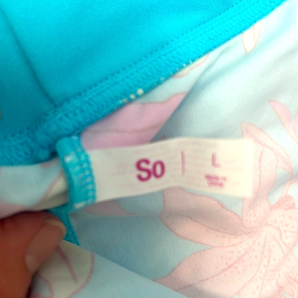 NWT-SO 🌸Floral Print Women's swim Top - Picture 3 of 4